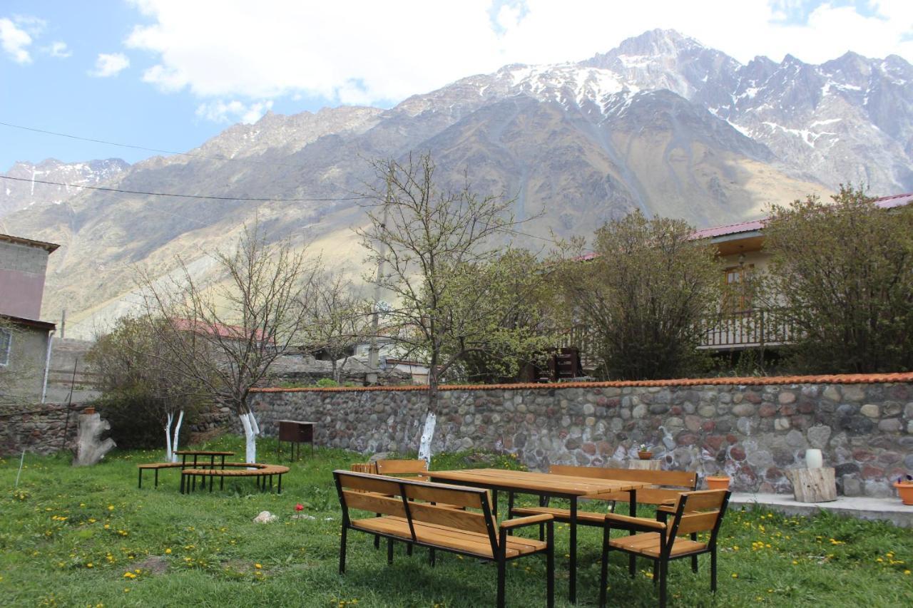 Golden Star Kazbegi Hotel Exterior photo