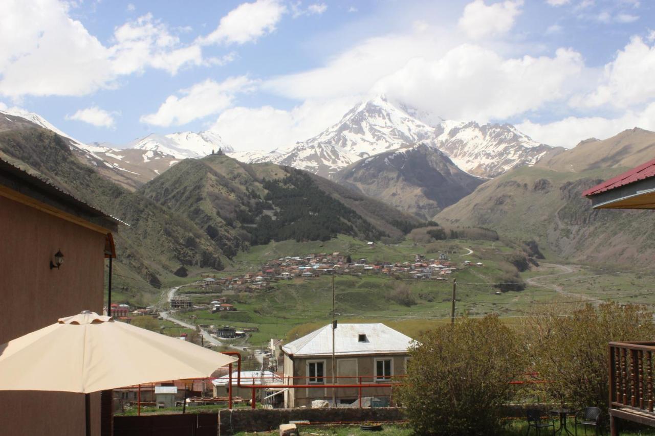 Golden Star Kazbegi Hotel Exterior photo