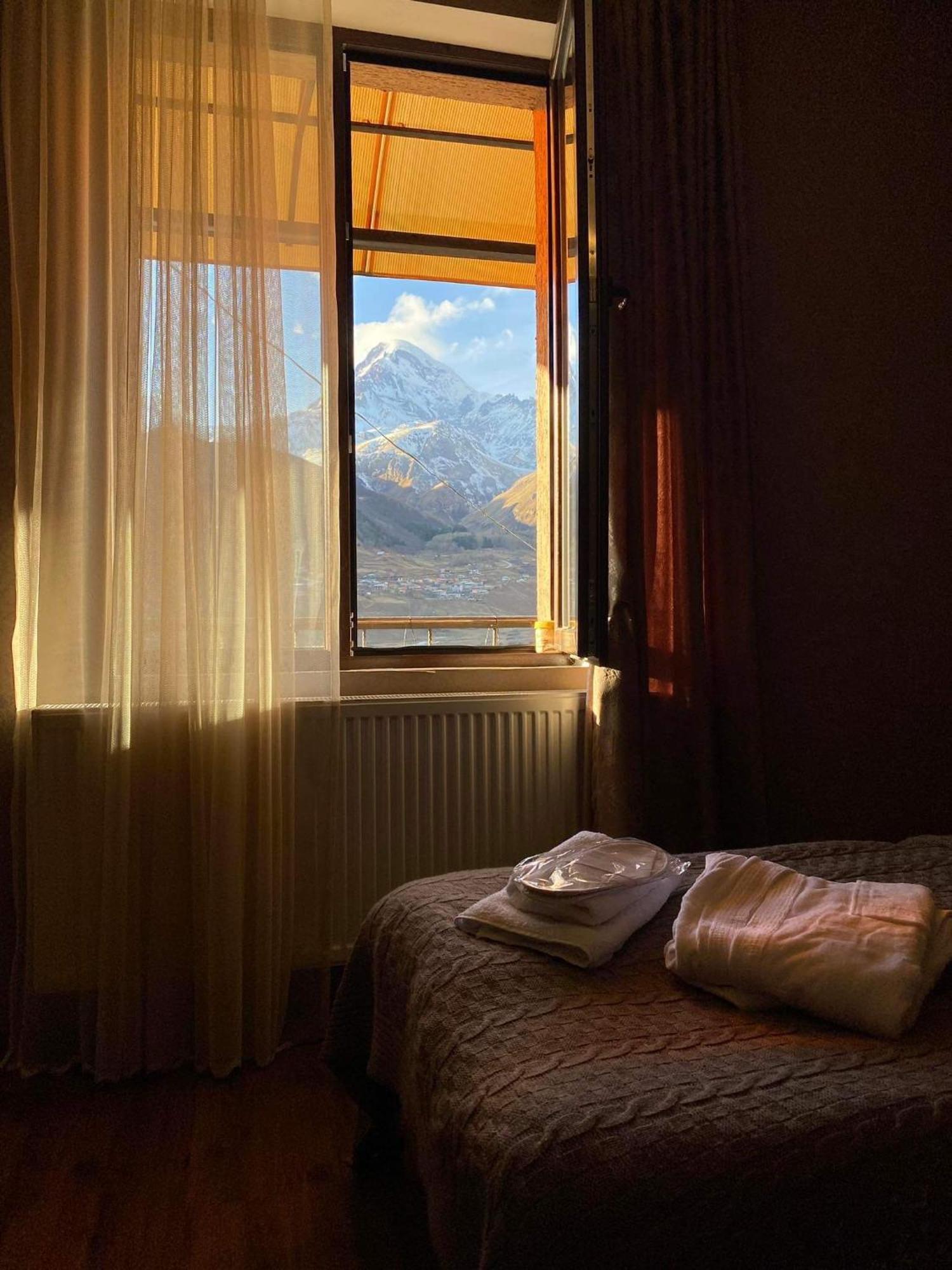 Golden Star Kazbegi Hotel Room photo
